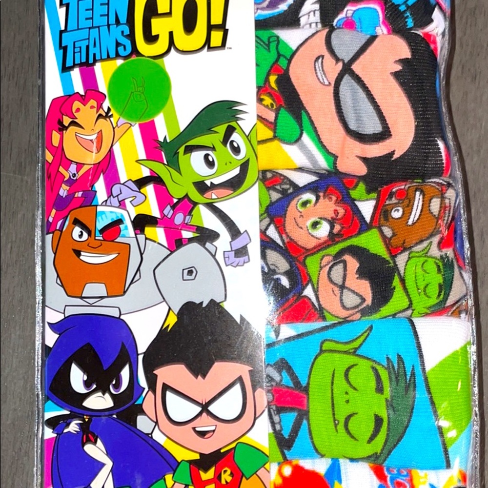 NWT  ❌🛑 SOLD❌🛑pack of 5 Boys briefs size 8